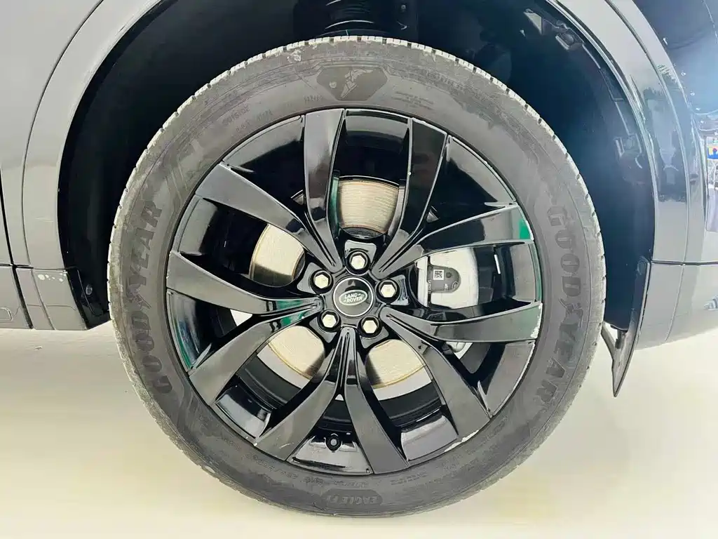 Land Rover Discovery Sport — фото 17