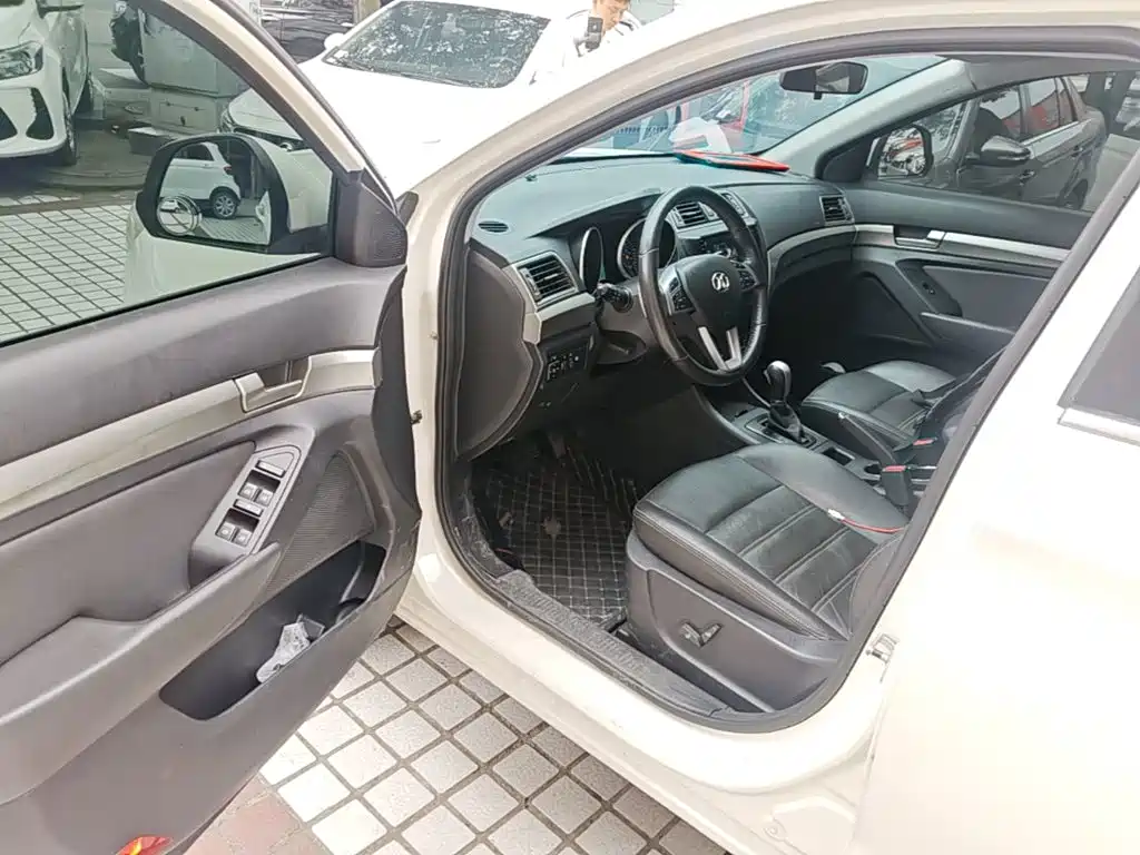 BAIC Senova X65 — фото 16