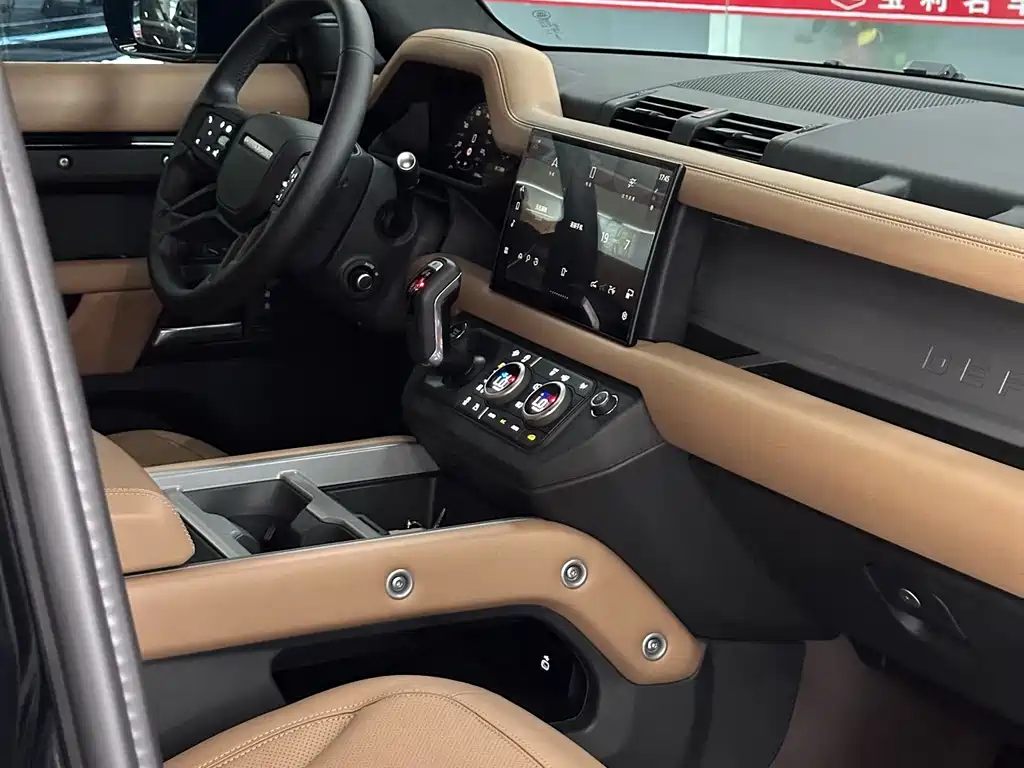 Land Rover Defender — фото 11