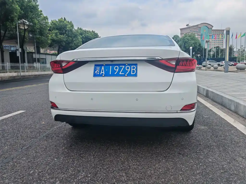 BAIC U7 — фото 10