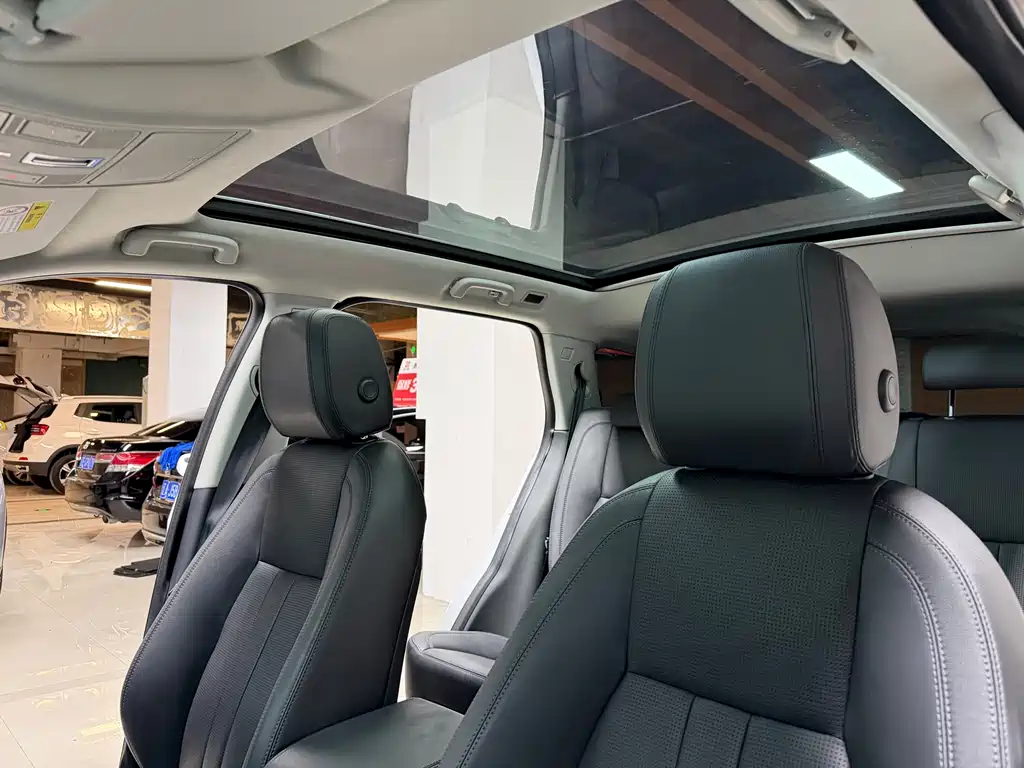 Land Rover Discovery Sport — фото 13