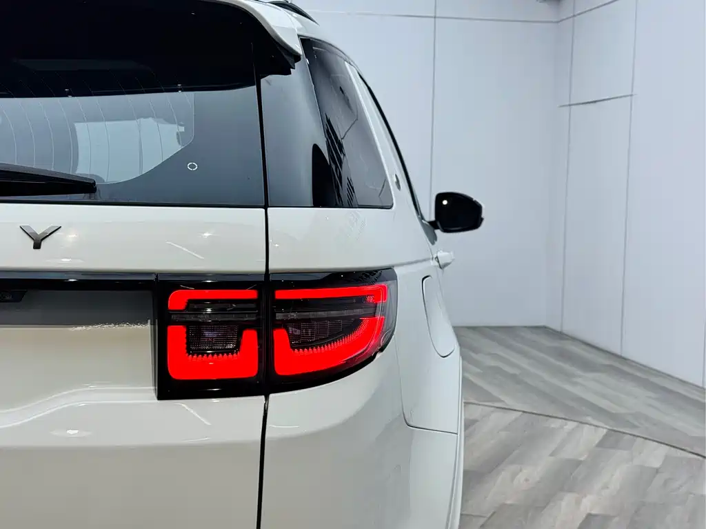 Land Rover Discovery Sport — фото 27