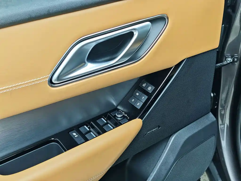 Land Rover Velar — фото 11