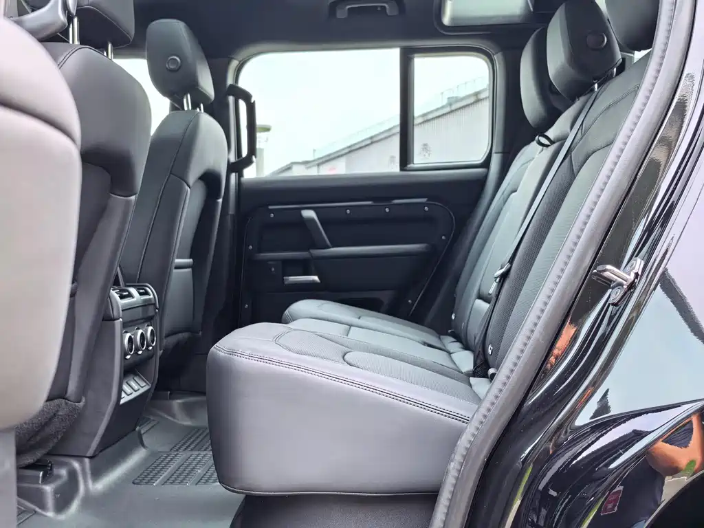 Land Rover Defender — фото 13