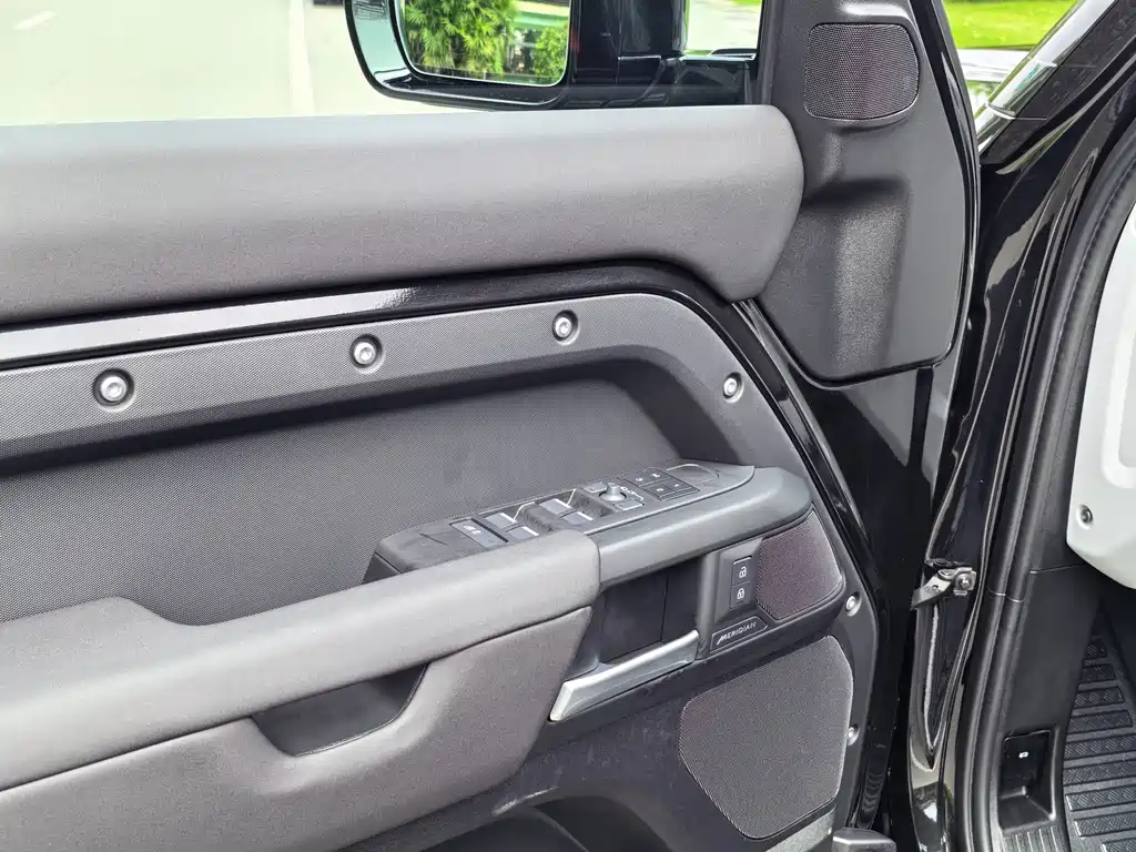 Land Rover Defender — фото 6