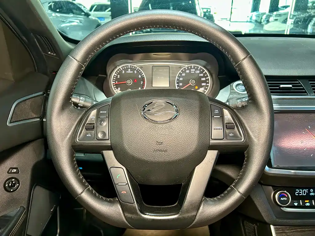 Landwind Landwind X7 — фото 10