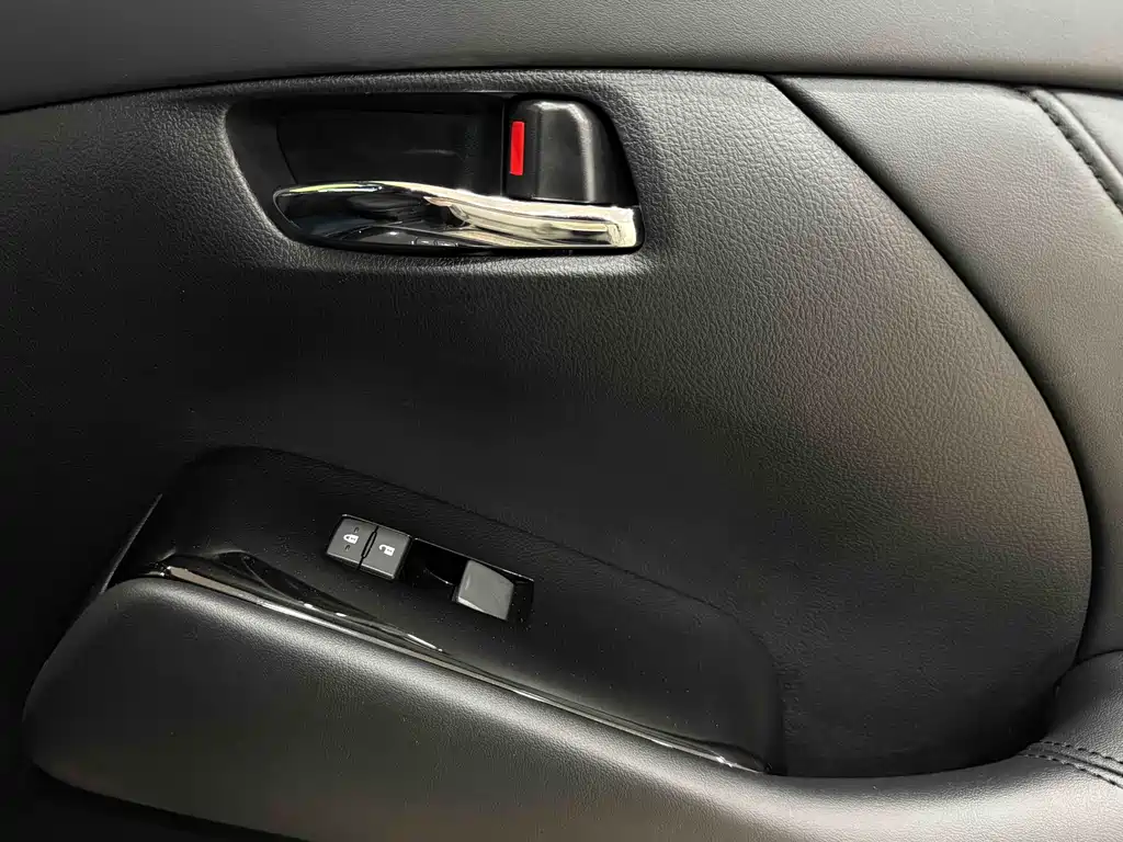 Lexus LM — фото 11