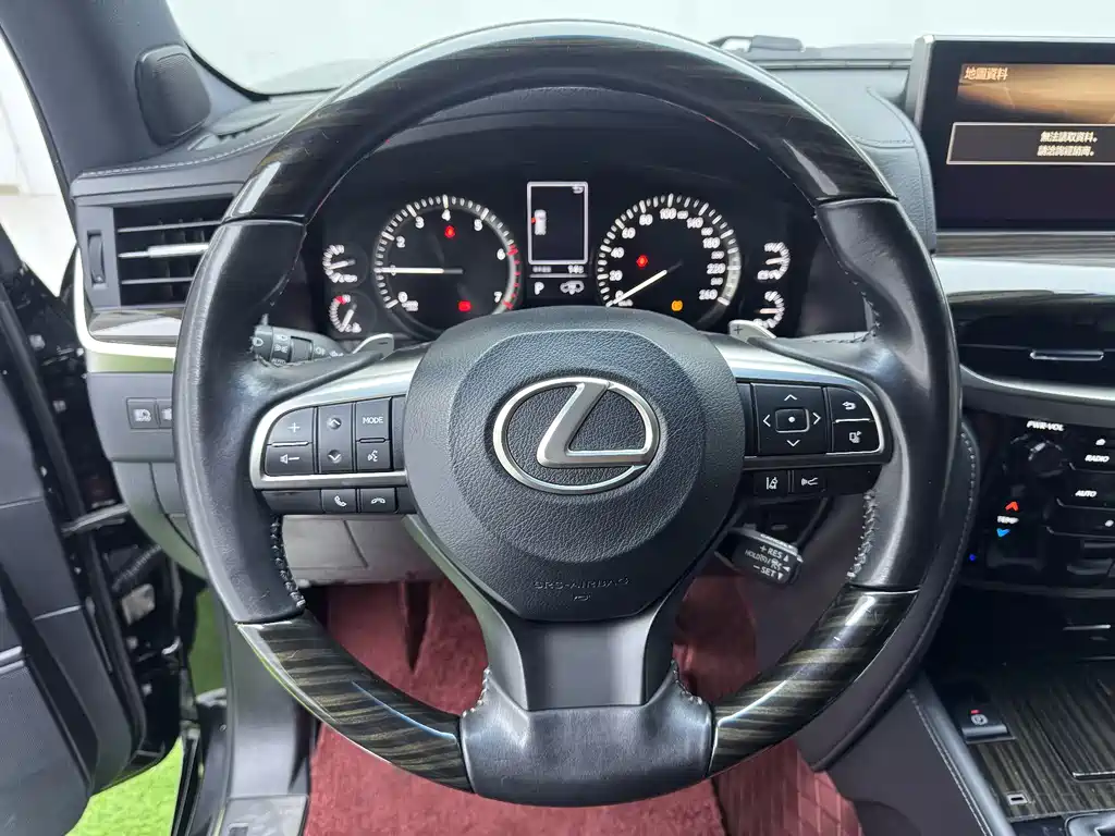 Lexus LX — фото 11