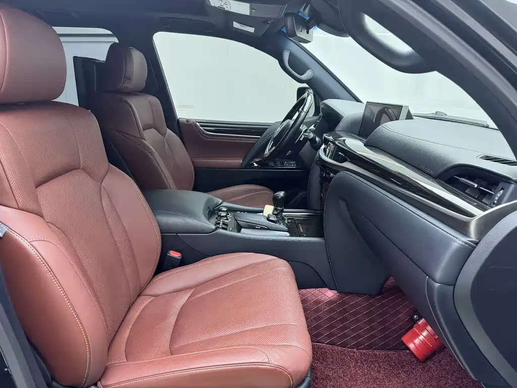Lexus LX — фото 17