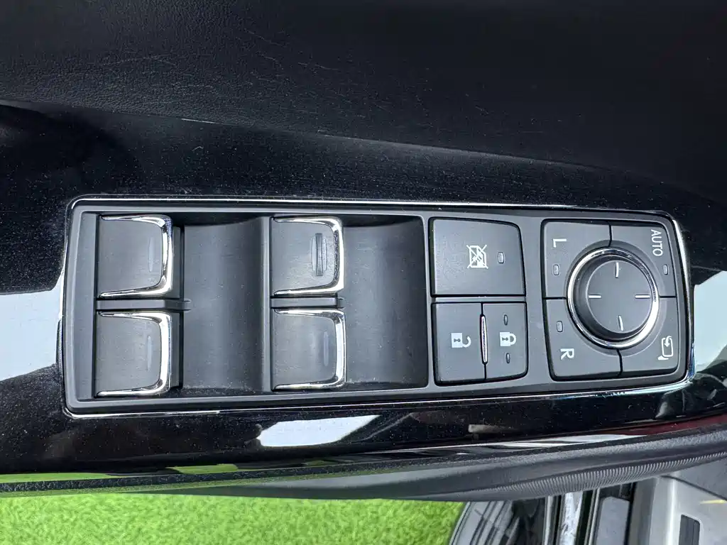 Lexus LX — фото 22