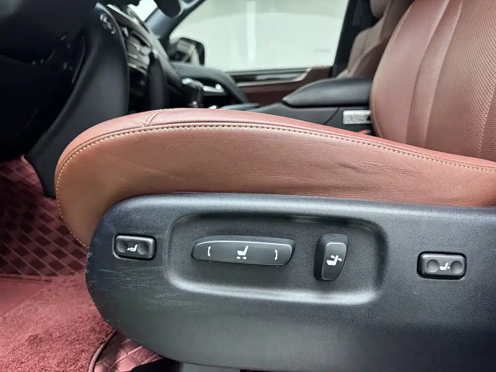 Lexus LX — фото 24