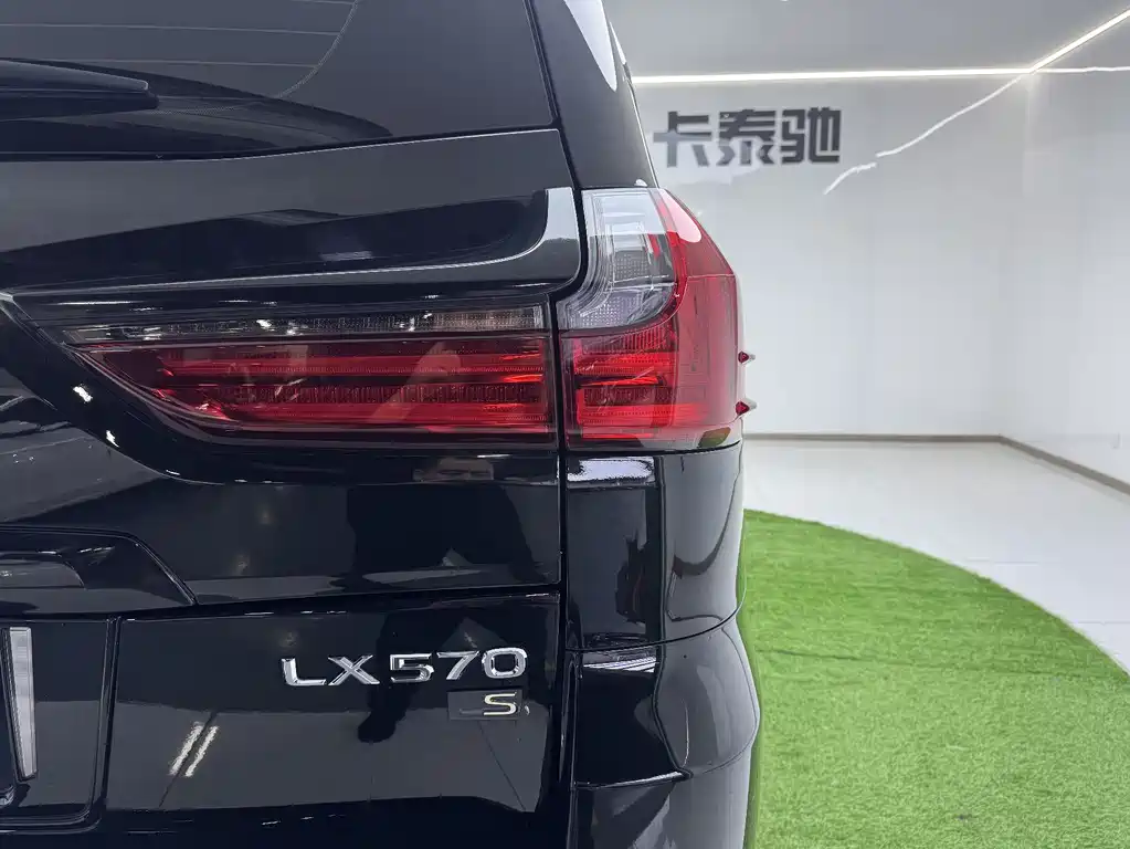 Lexus LX — фото 26