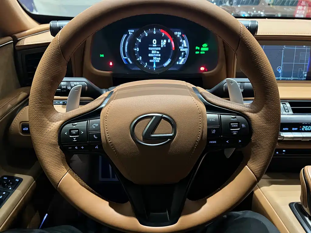 Lexus LC — фото 9