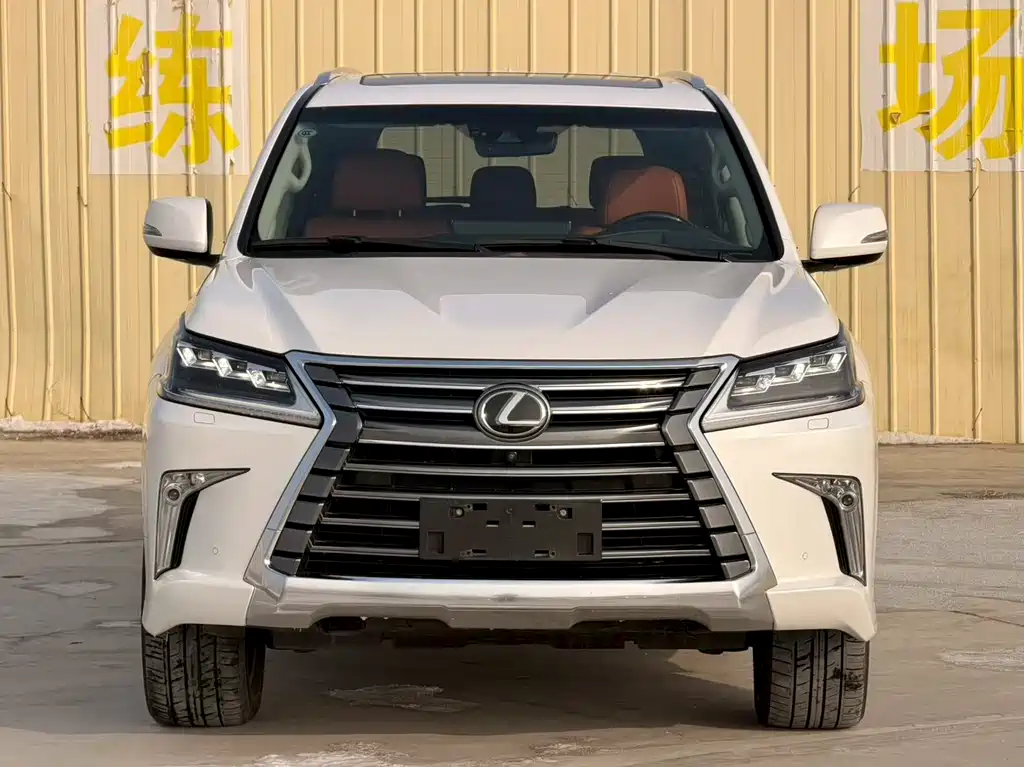 Lexus LX — фото 2