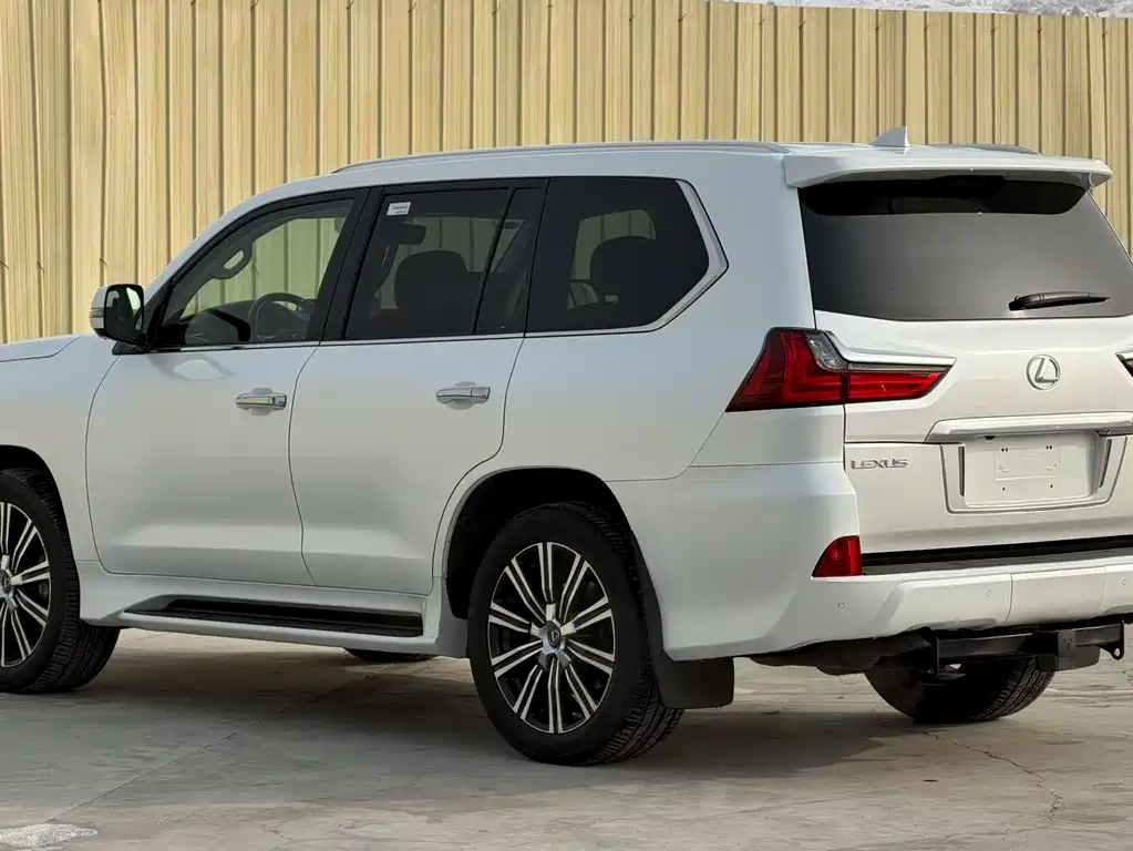 Lexus LX — фото 7