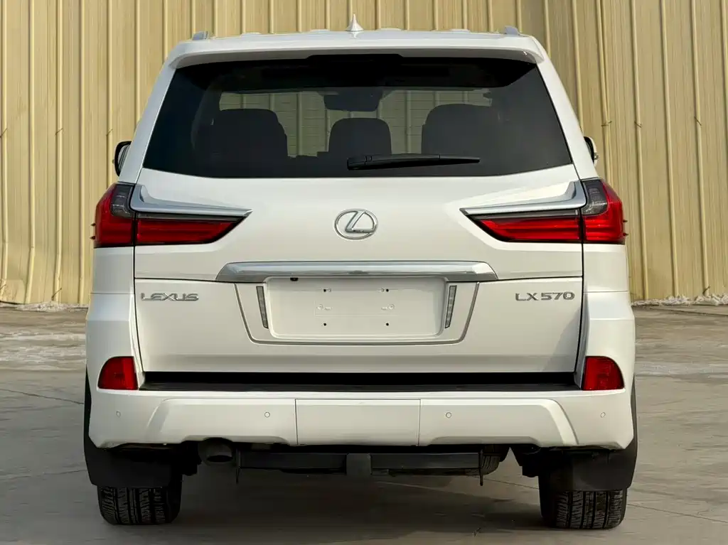 Lexus LX — фото 8