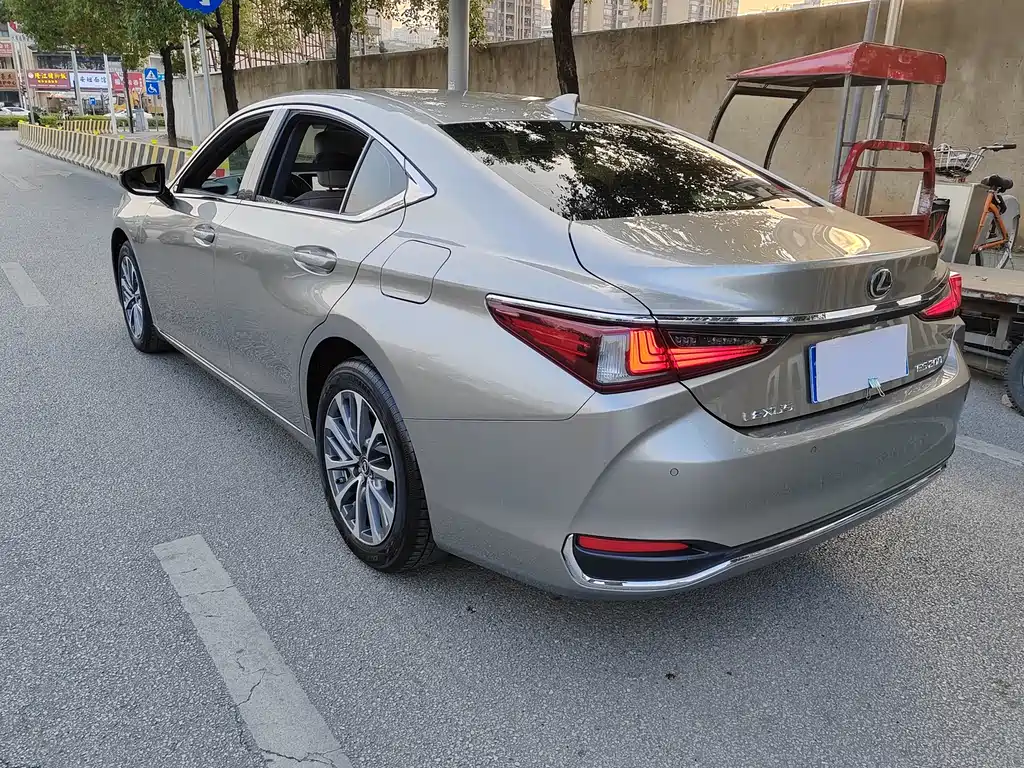 Lexus ES — фото 4
