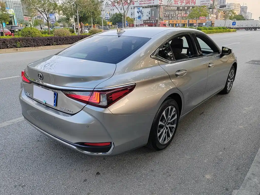 Lexus ES — фото 6
