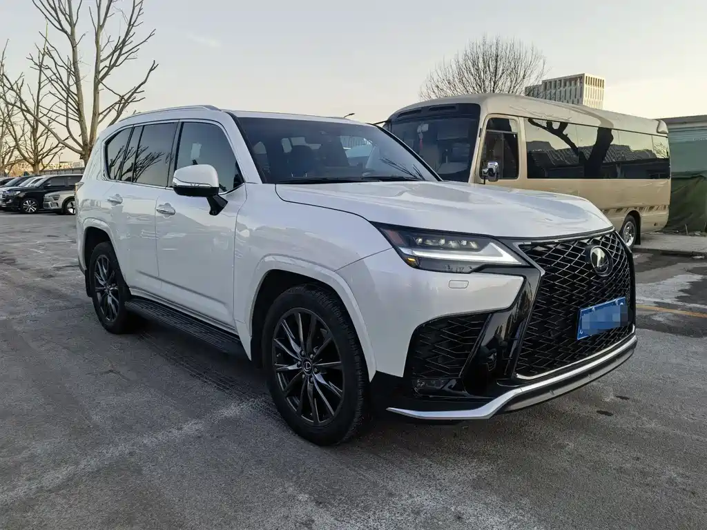 Lexus LX — фото 2