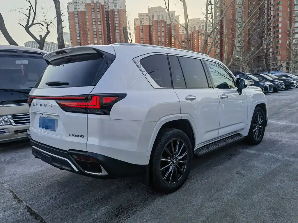 Lexus LX — фото 11
