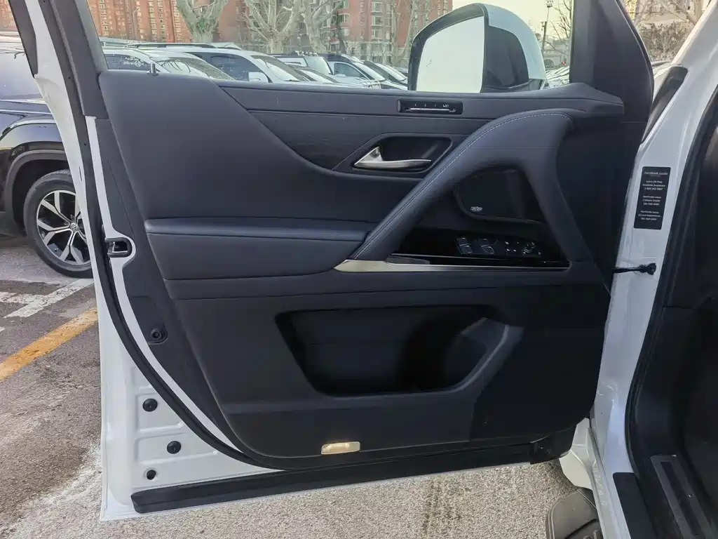 Lexus LX — фото 3