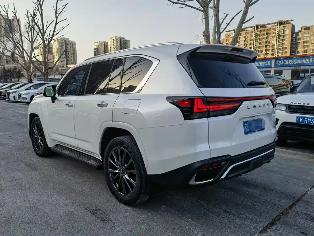 Lexus LX — фото 10