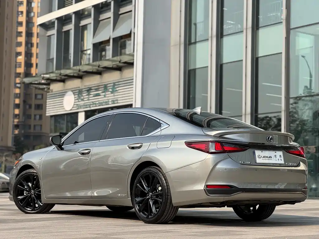 Lexus ES — фото 4