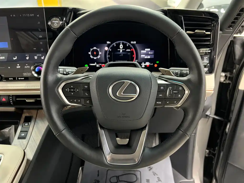 Lexus LM — фото 20