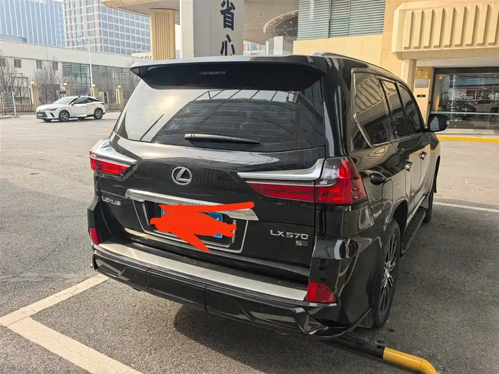 Lexus LX — фото 3