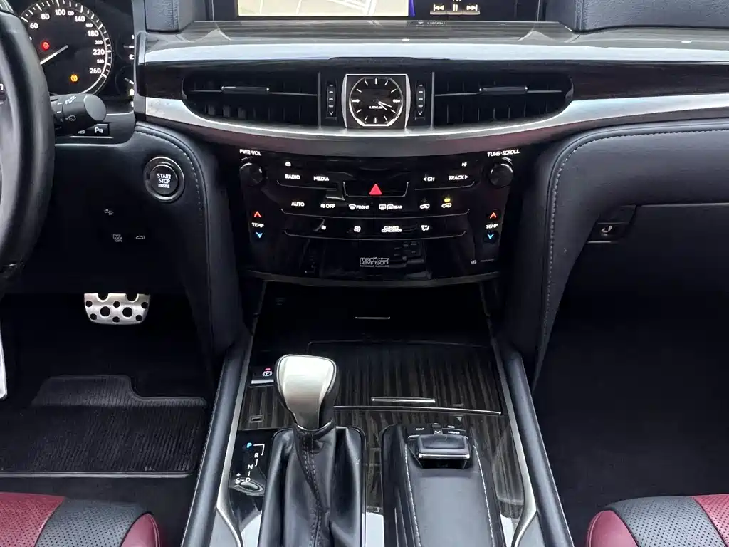 Lexus LX — фото 11