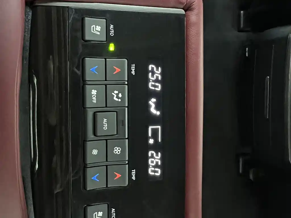 Lexus LX — фото 14