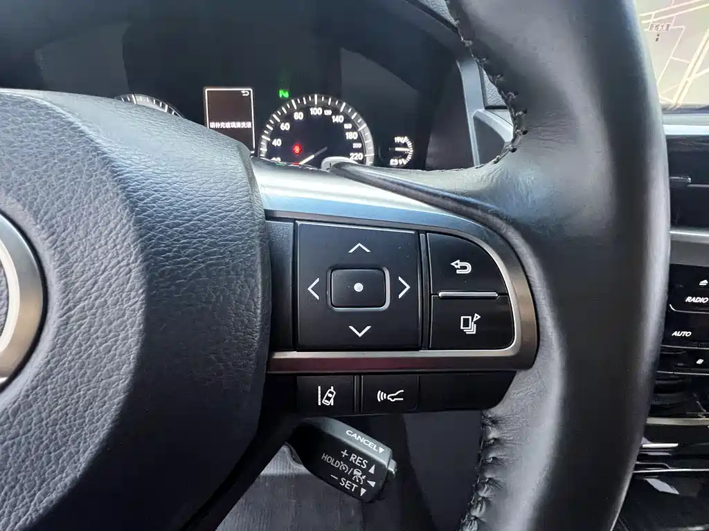 Lexus LX — фото 17