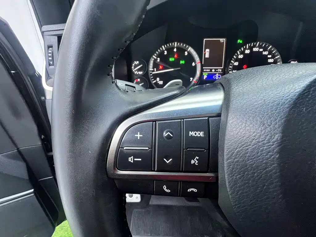 Lexus LX — фото 18