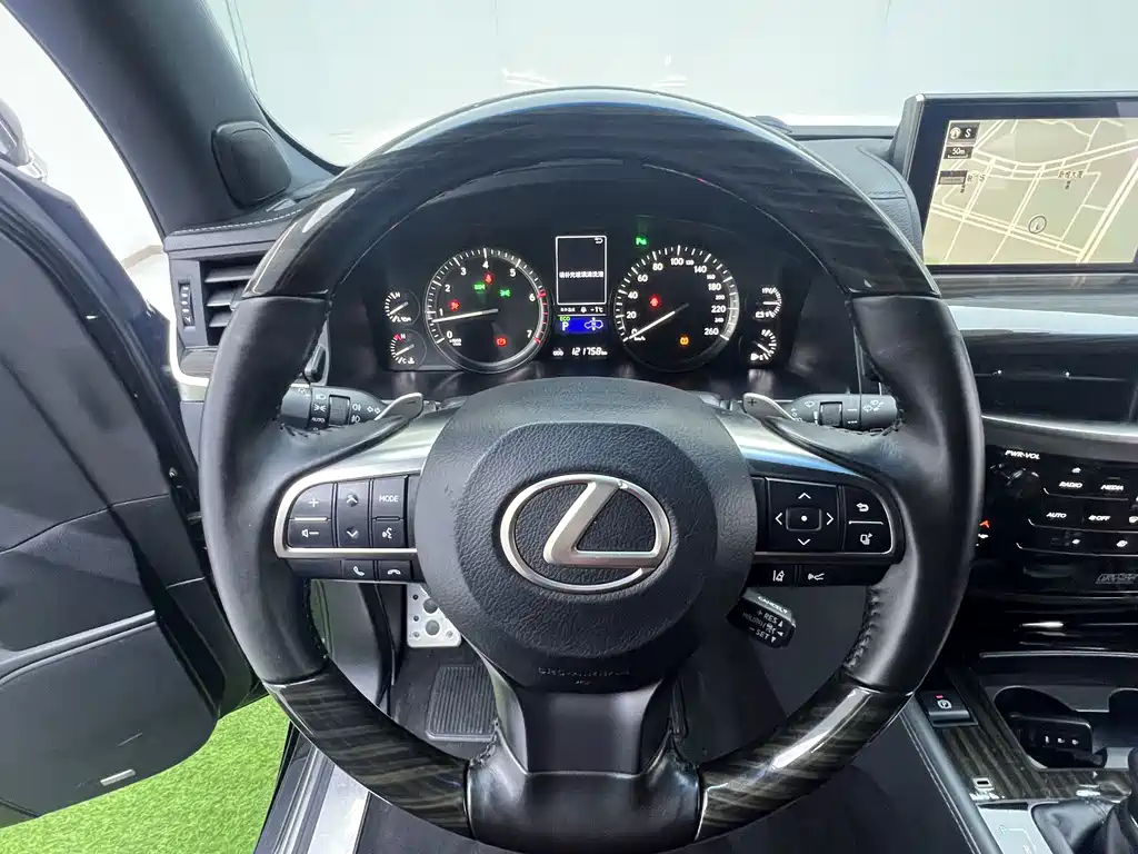 Lexus LX — фото 20