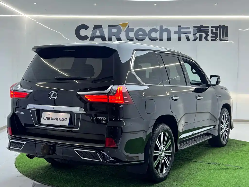 Lexus LX — фото 3