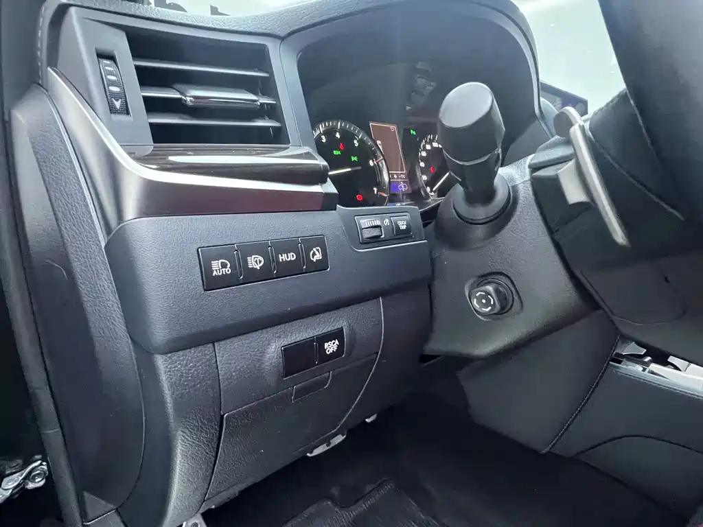 Lexus LX — фото 21