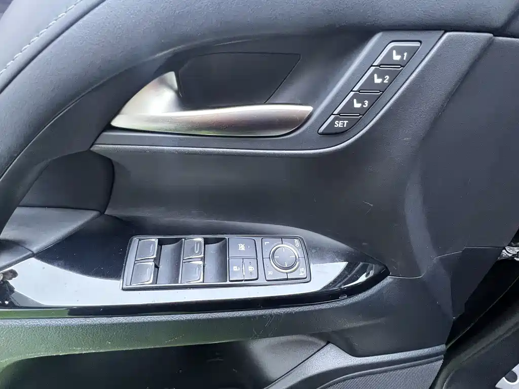 Lexus LX — фото 22
