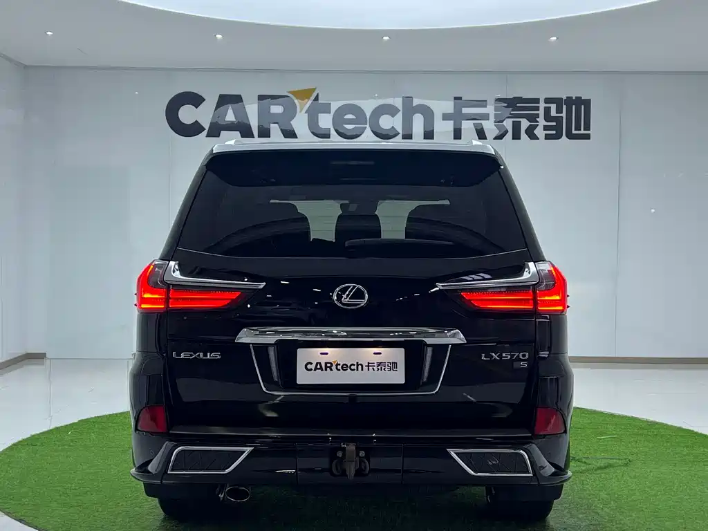Lexus LX — фото 4