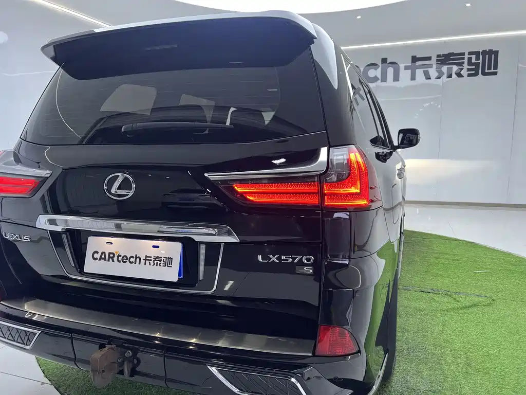 Lexus LX — фото 34