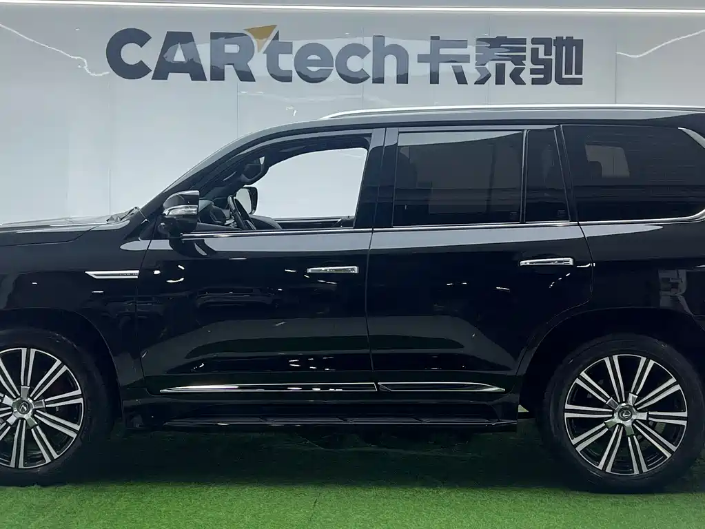 Lexus LX — фото 6