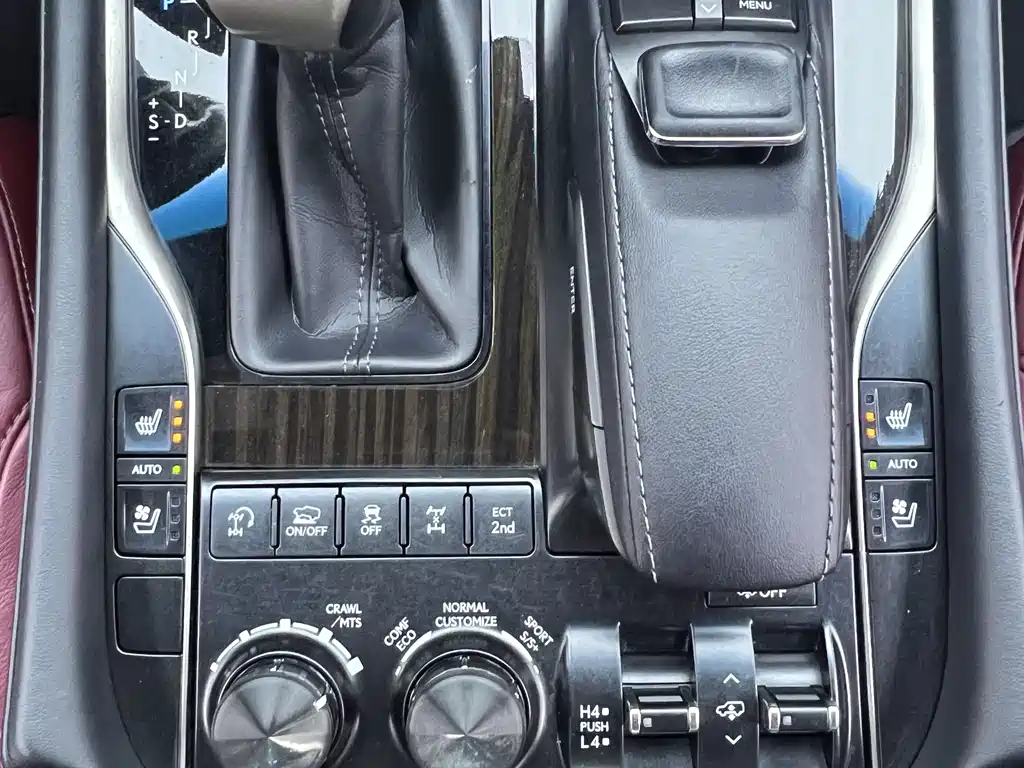 Lexus LX — фото 10