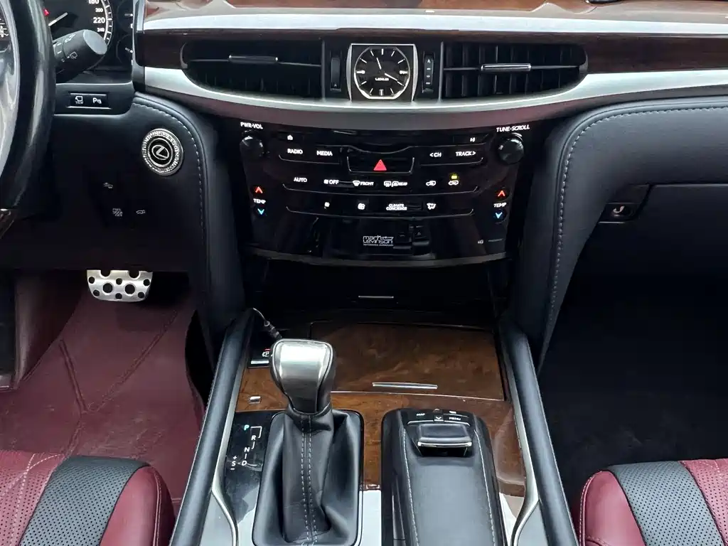 Lexus LX — фото 14