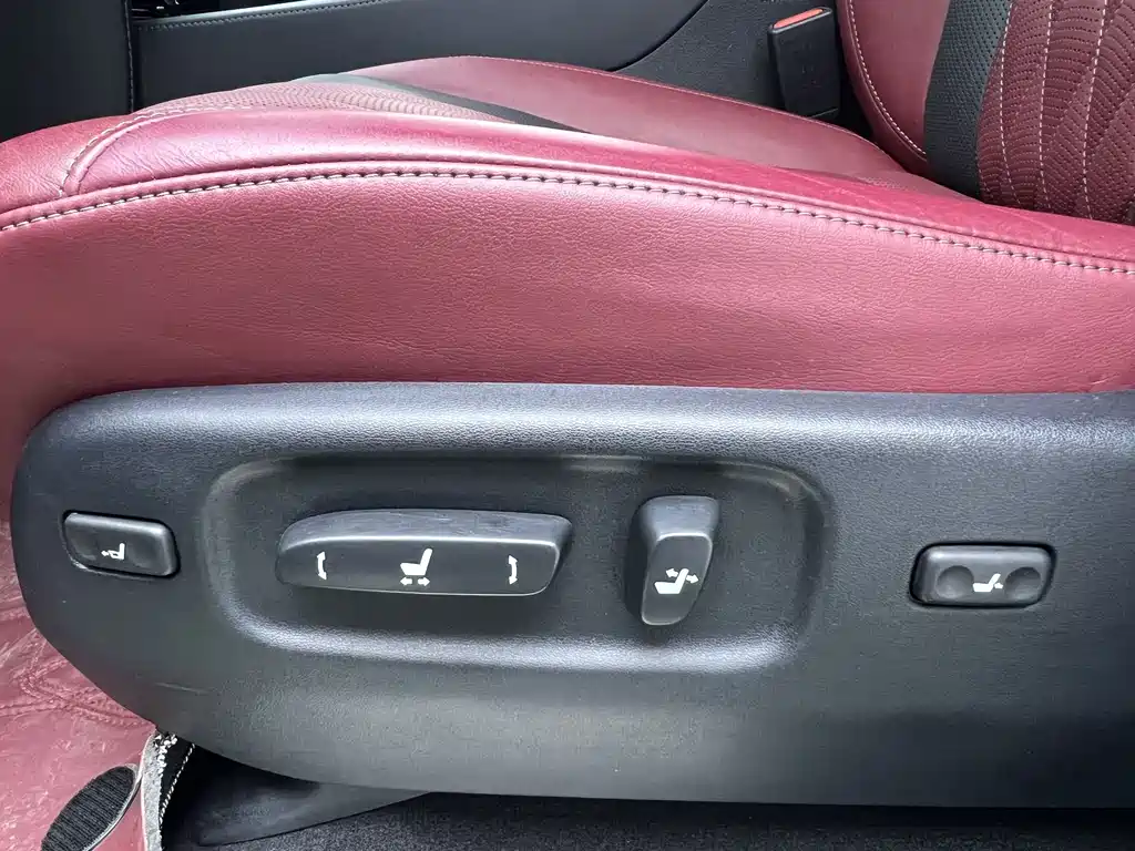 Lexus LX — фото 18