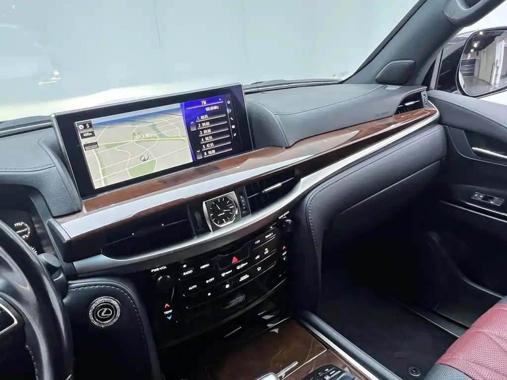 Lexus LX — фото 19