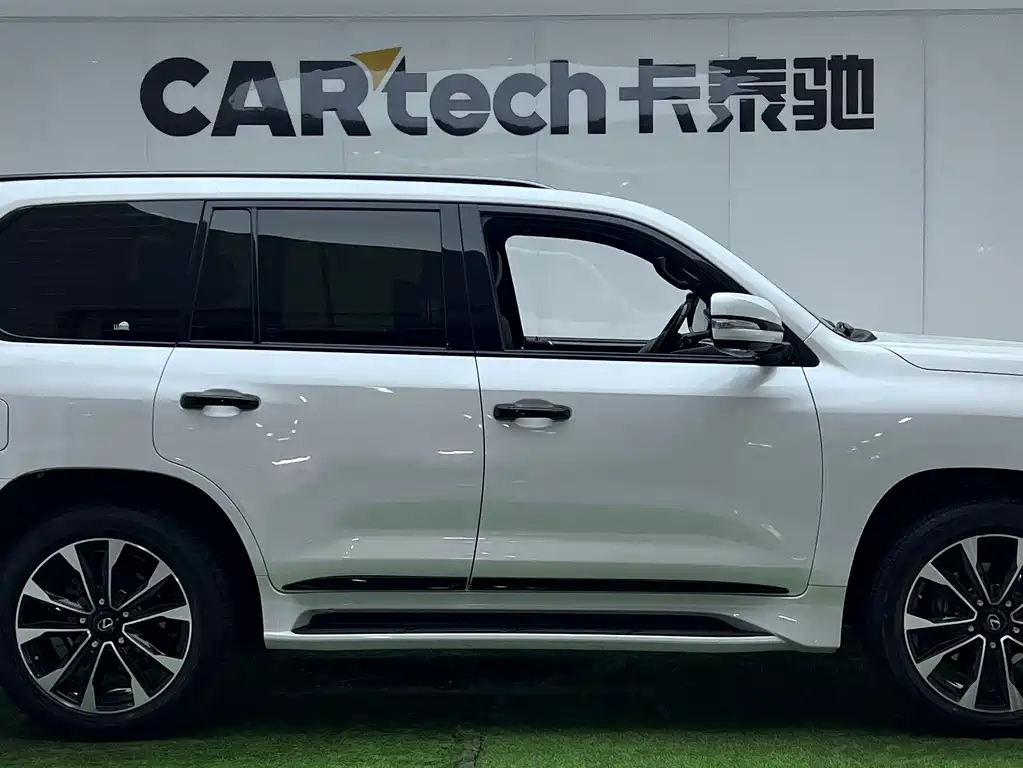 Lexus LX — фото 3