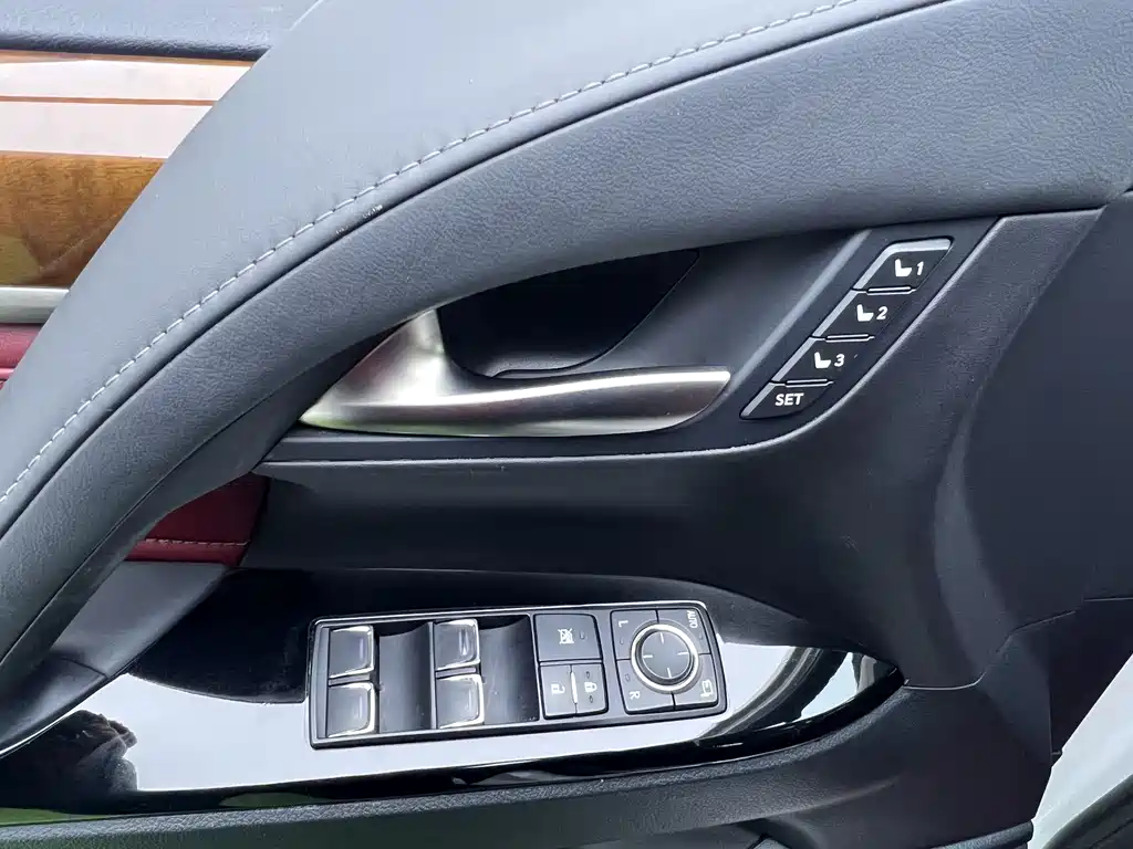 Lexus LX — фото 22