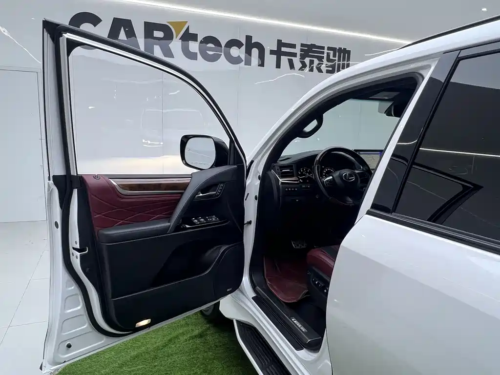 Lexus LX — фото 24
