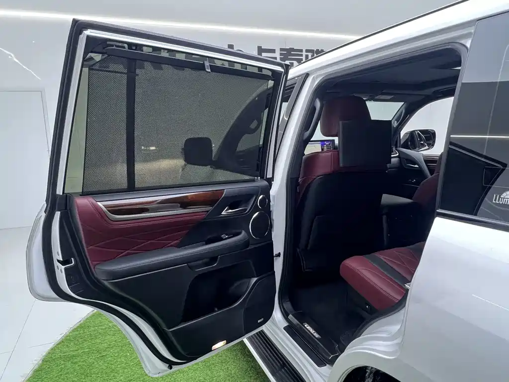 Lexus LX — фото 25