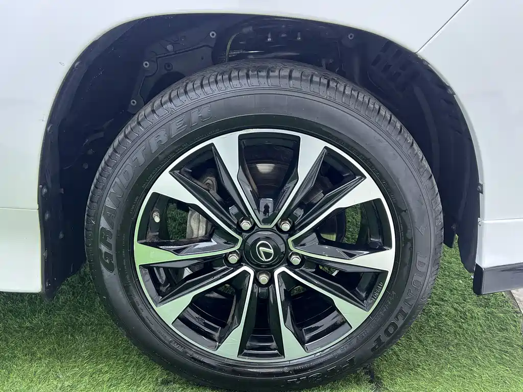 Lexus LX — фото 30