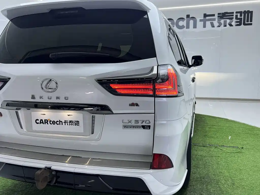 Lexus LX — фото 31